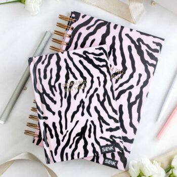 Happy Calendar 2027 so špirálovou väzbou – Zebra