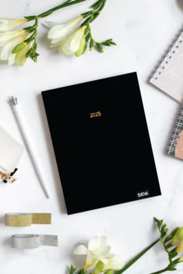 Plánovací diár Happy Calendar 2025 - nový rok