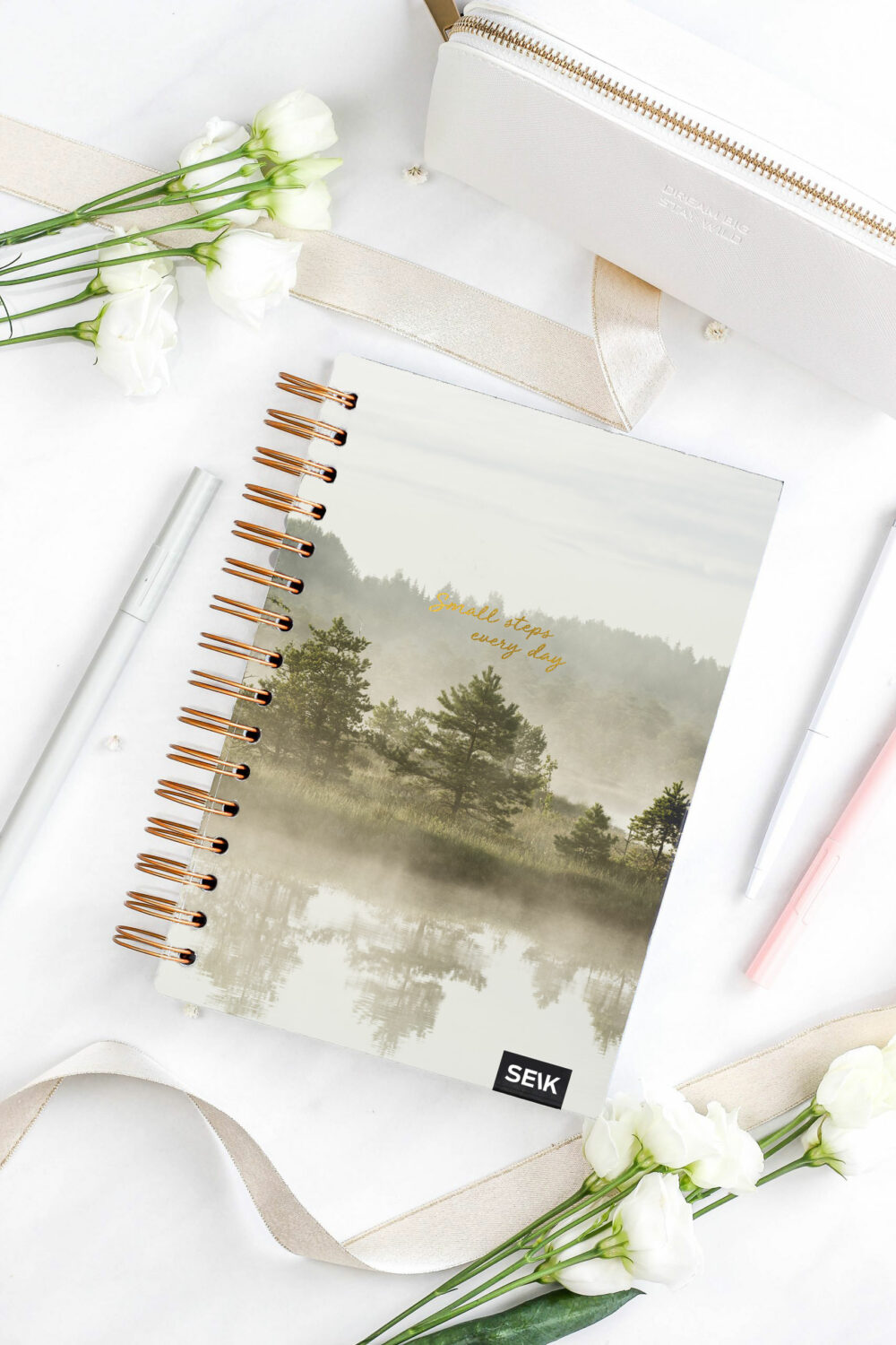 Plánovací diár Happy Calendar 2025 – špirálový - Forest