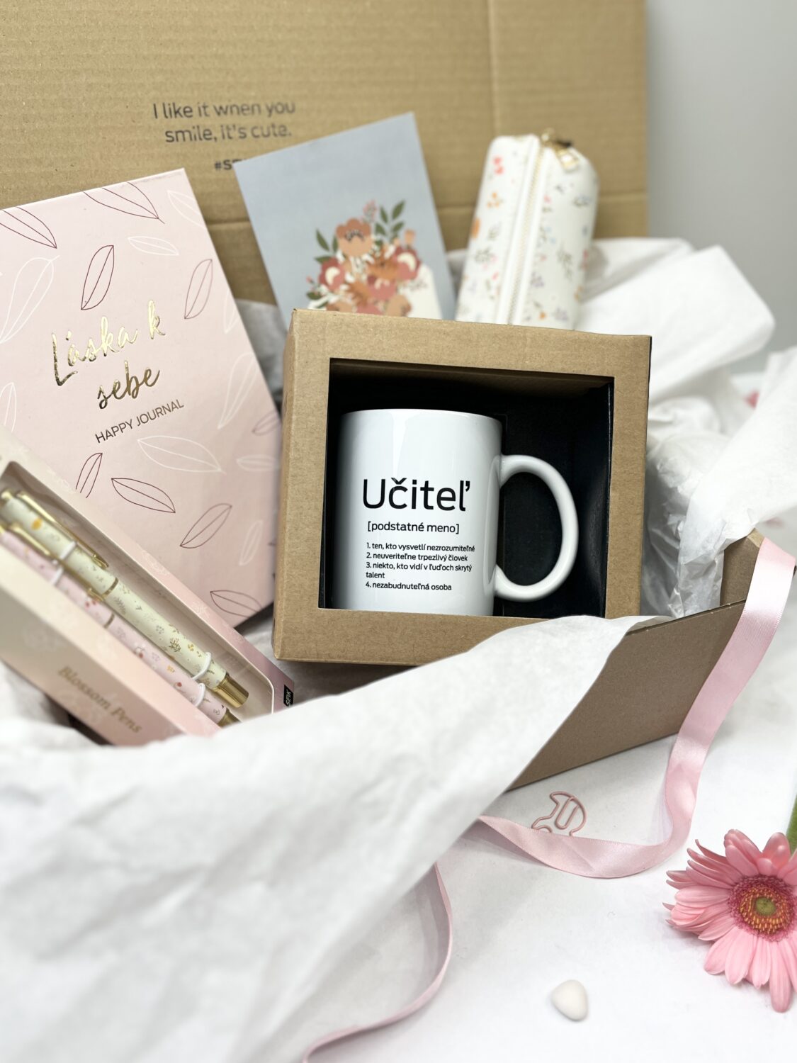 Darčekový set pre učiteľov - Happy Journal, hrnček Učiteľ, peračník a perá s kvetmi