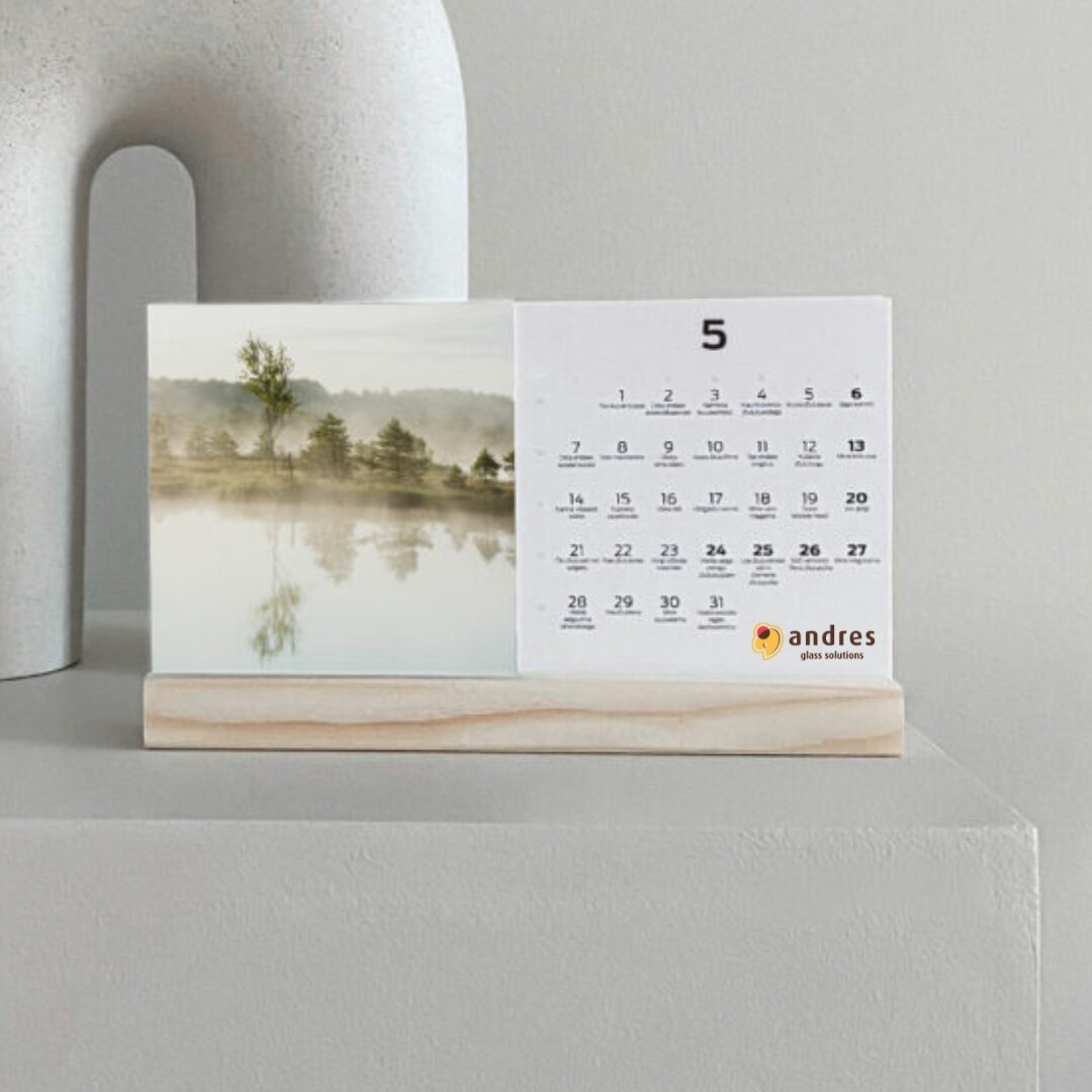 personalizovaný stolný kalendár s logom a brandingom