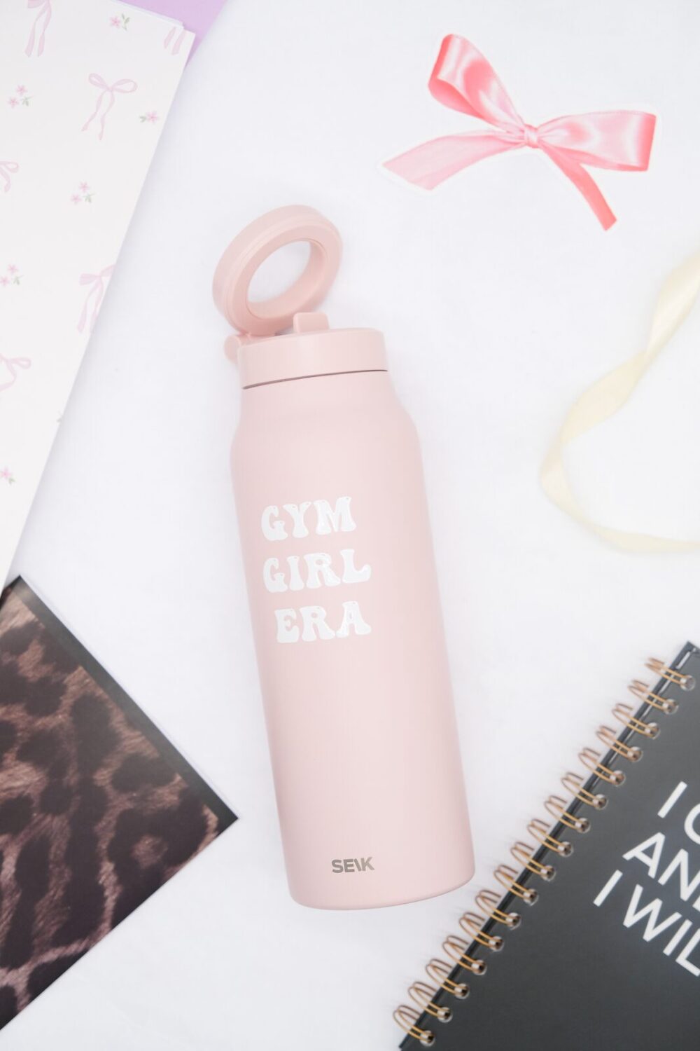 Termofľaša na vodu 2 v 1 s magnetickým držiakom na telefón - gym girl era (700ml)
